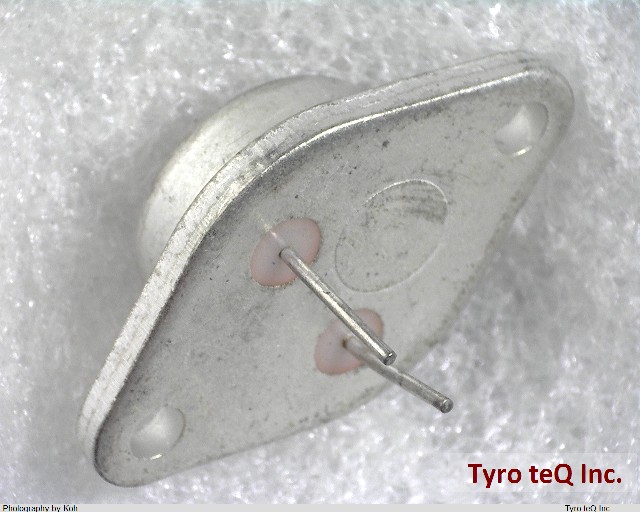 2SD818