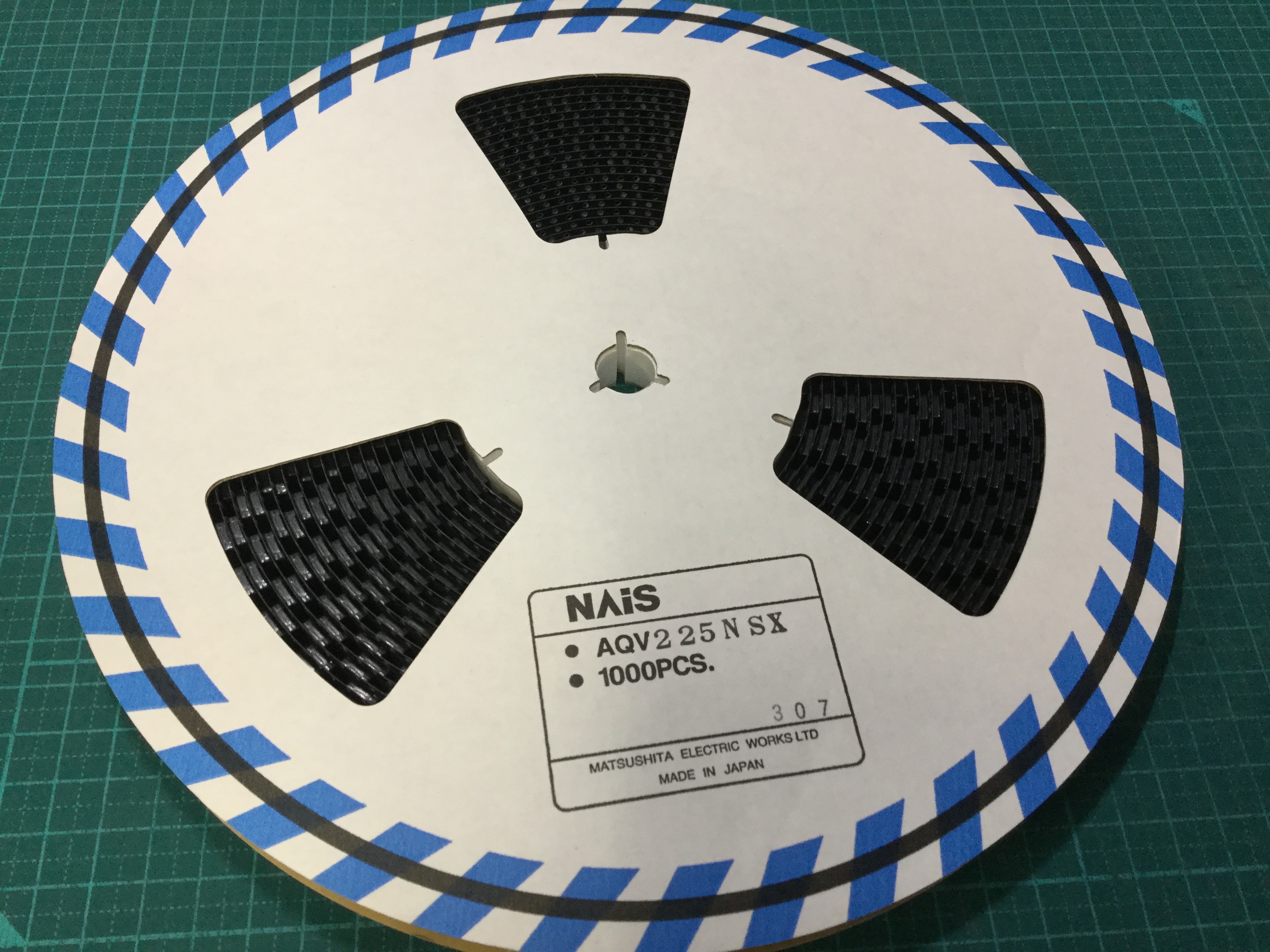 AQV225NS