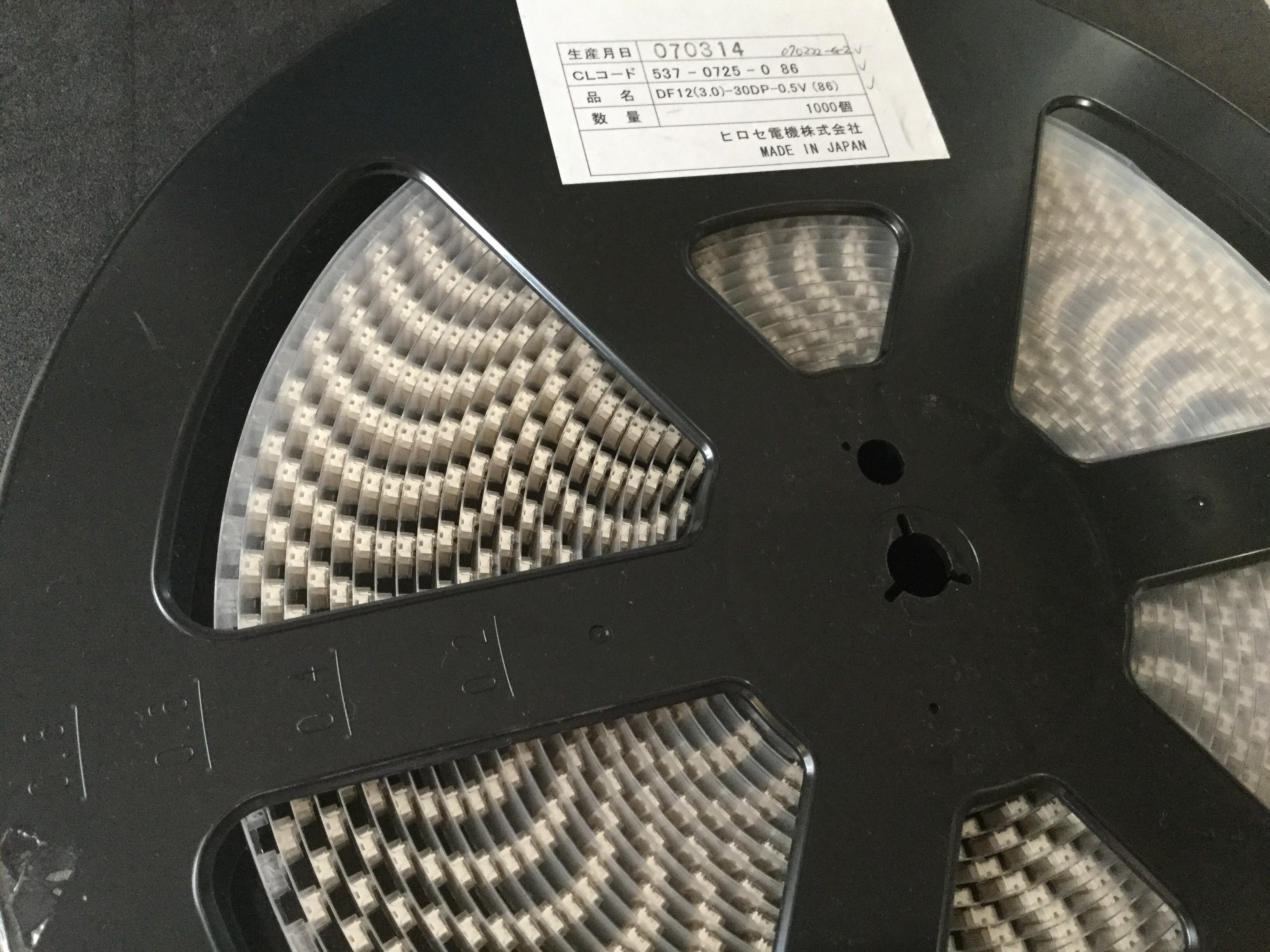 DF12(3.0)-30DP-0.5V(86)
