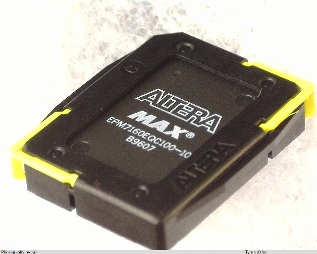 EPM7160EQC100-10