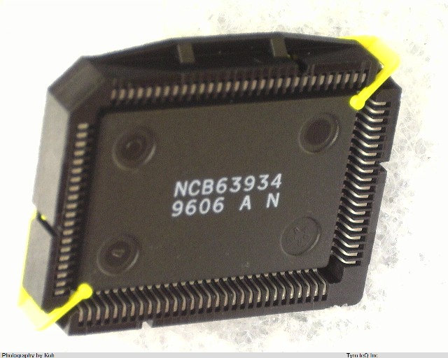 EPM7160EQC100-10