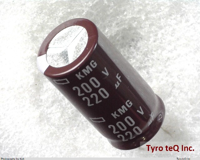 EKMG201ELL221MMP1S