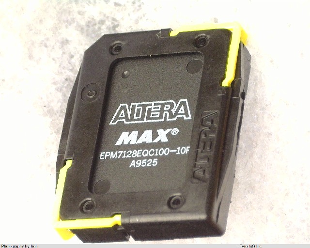 EPM7128EQC100-10P