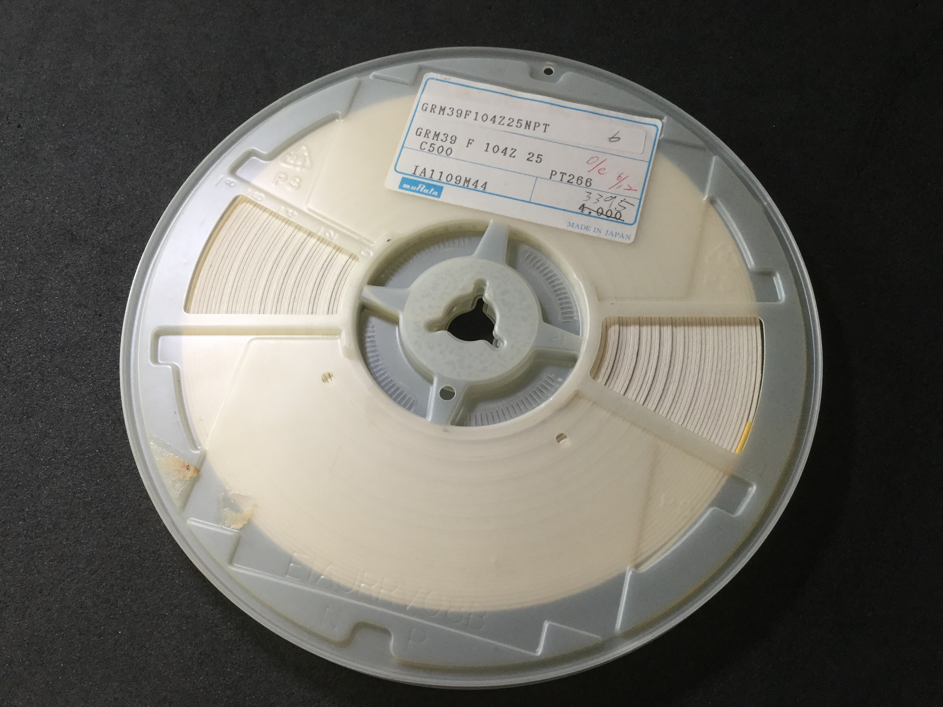 GRM39F104Z25