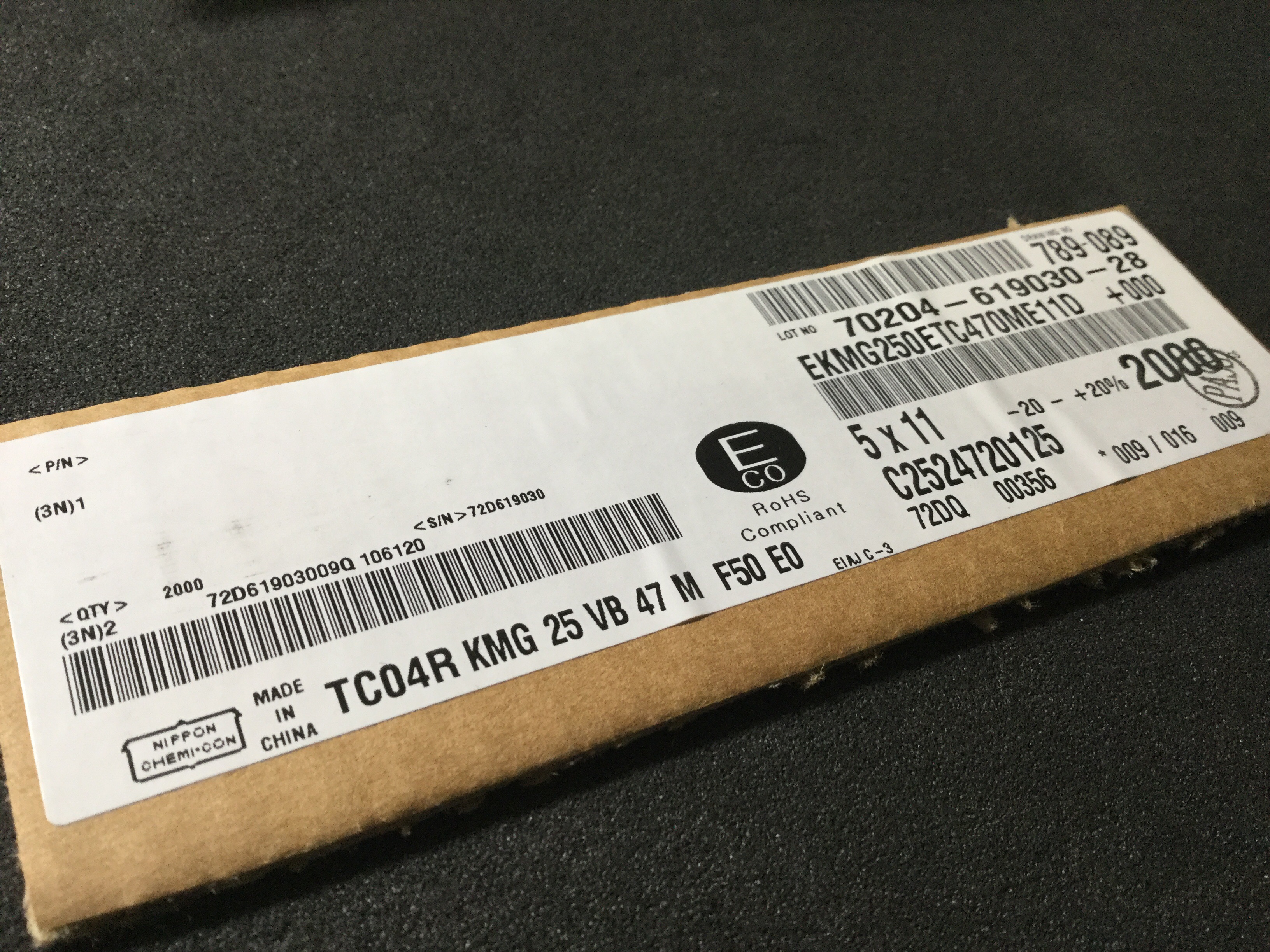 EKMG250ETC470ME11D