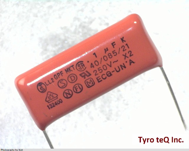ECQU2A104KN