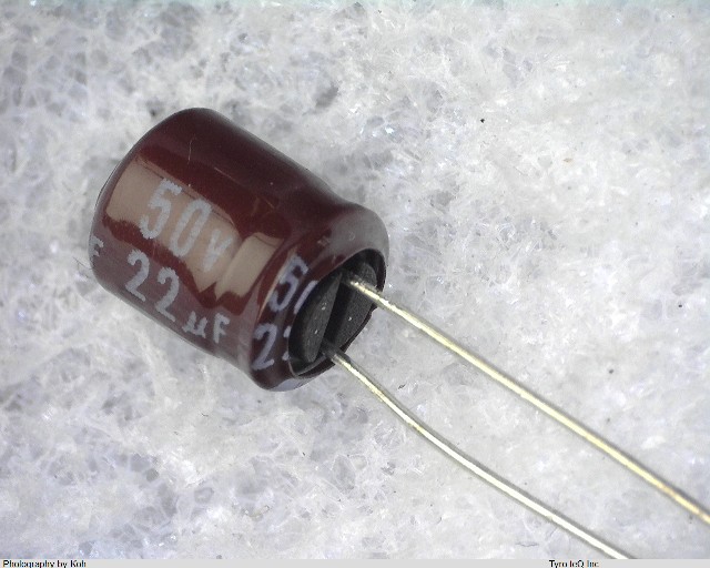 EKMA500ELL220MF07D
