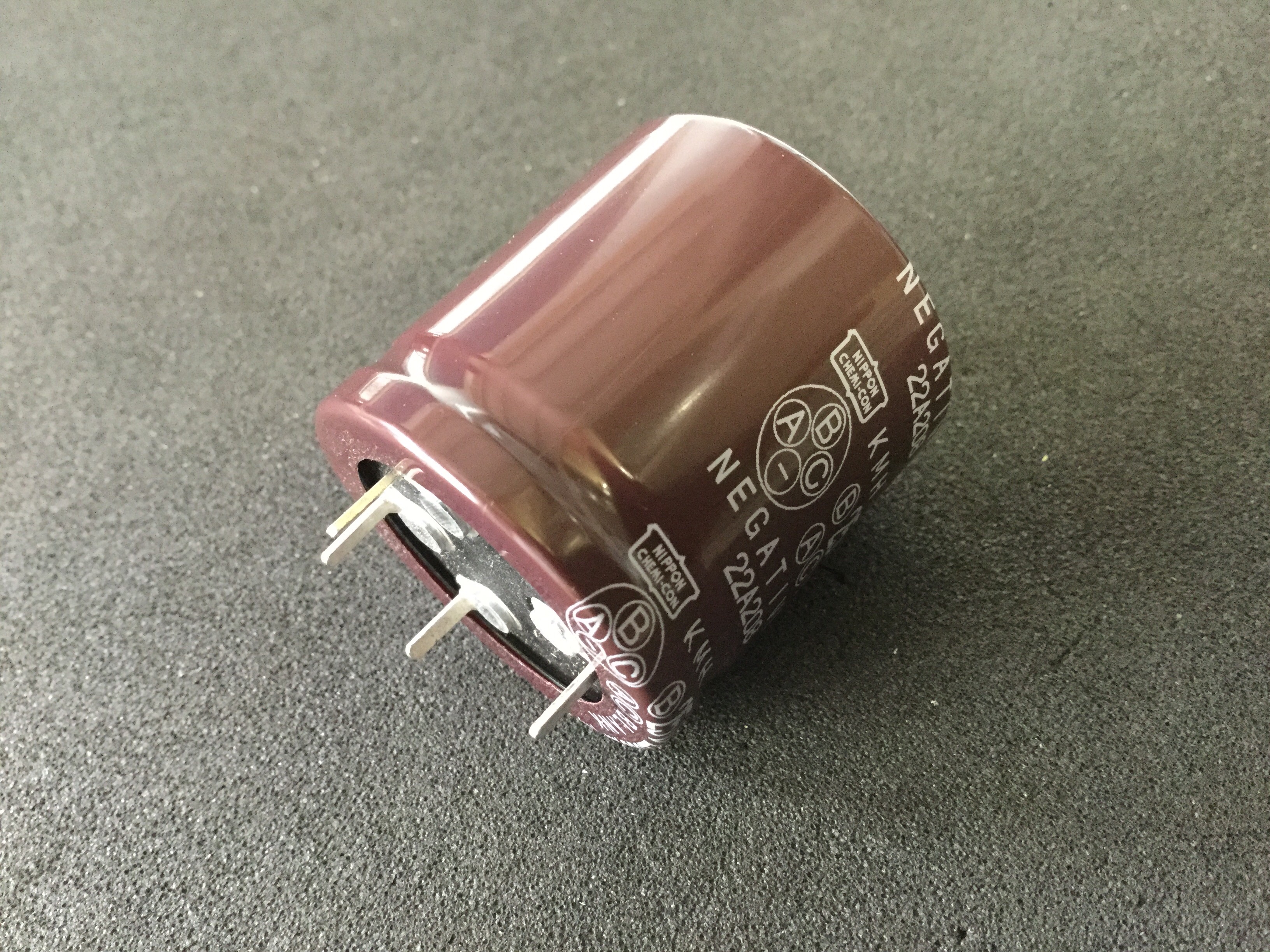 EKMH250VRD223MA35S