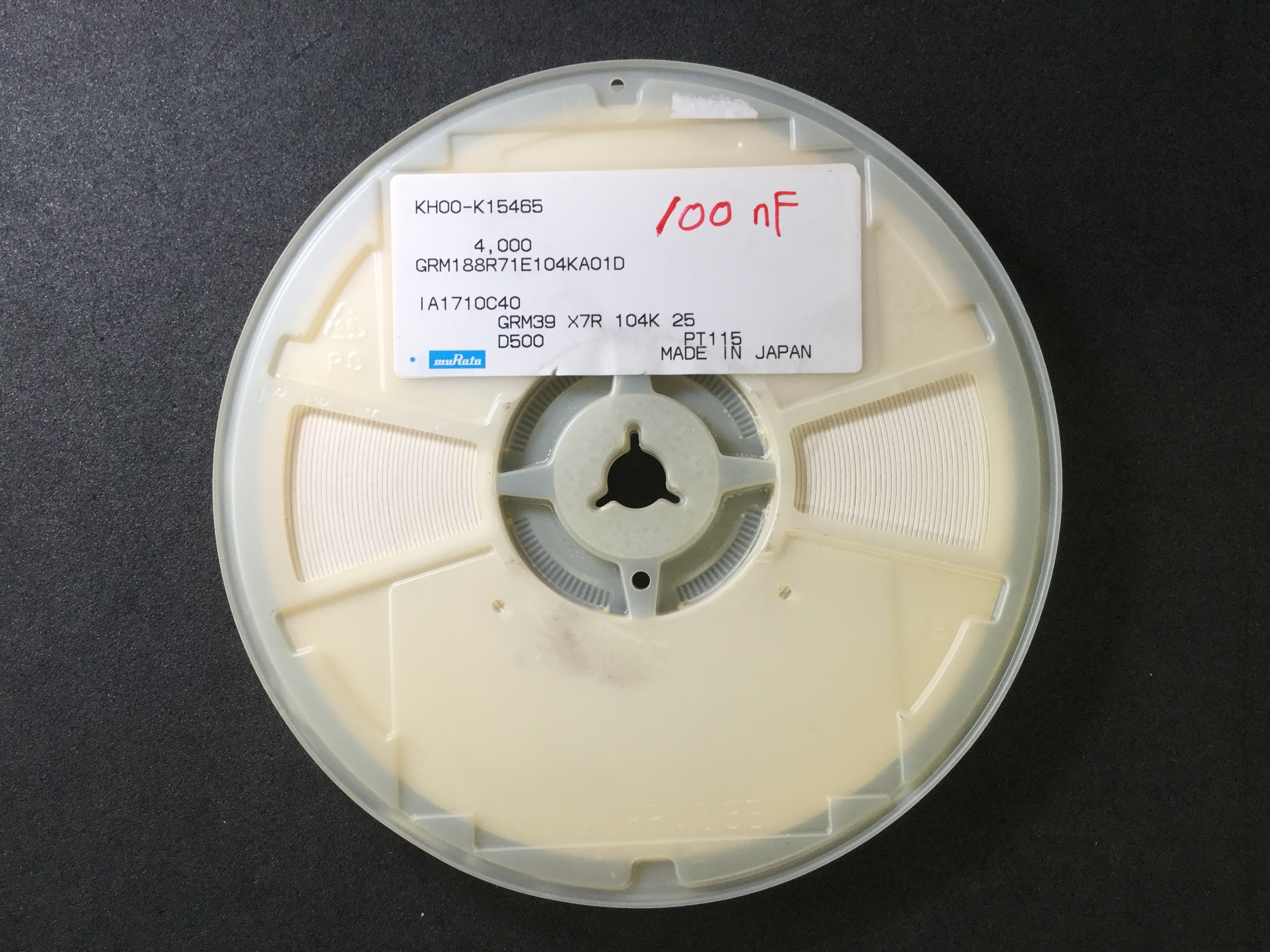 GRM188R71E104KA01D