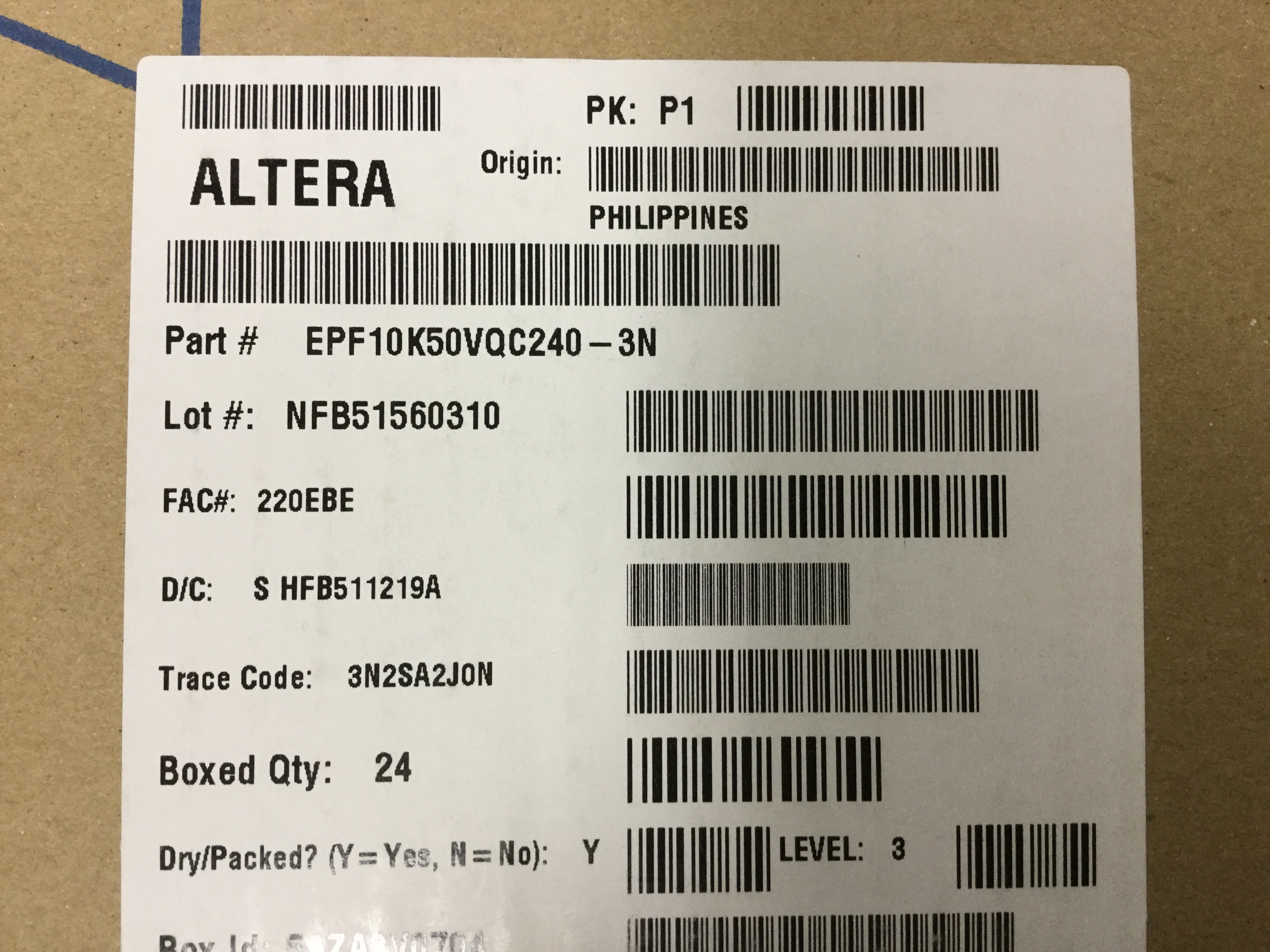 EPF10K50VQC240-3N