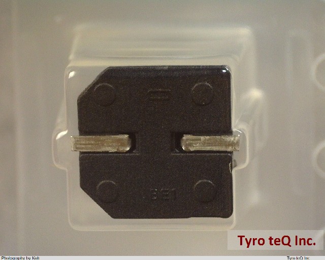 EMVE100AD221MF80G