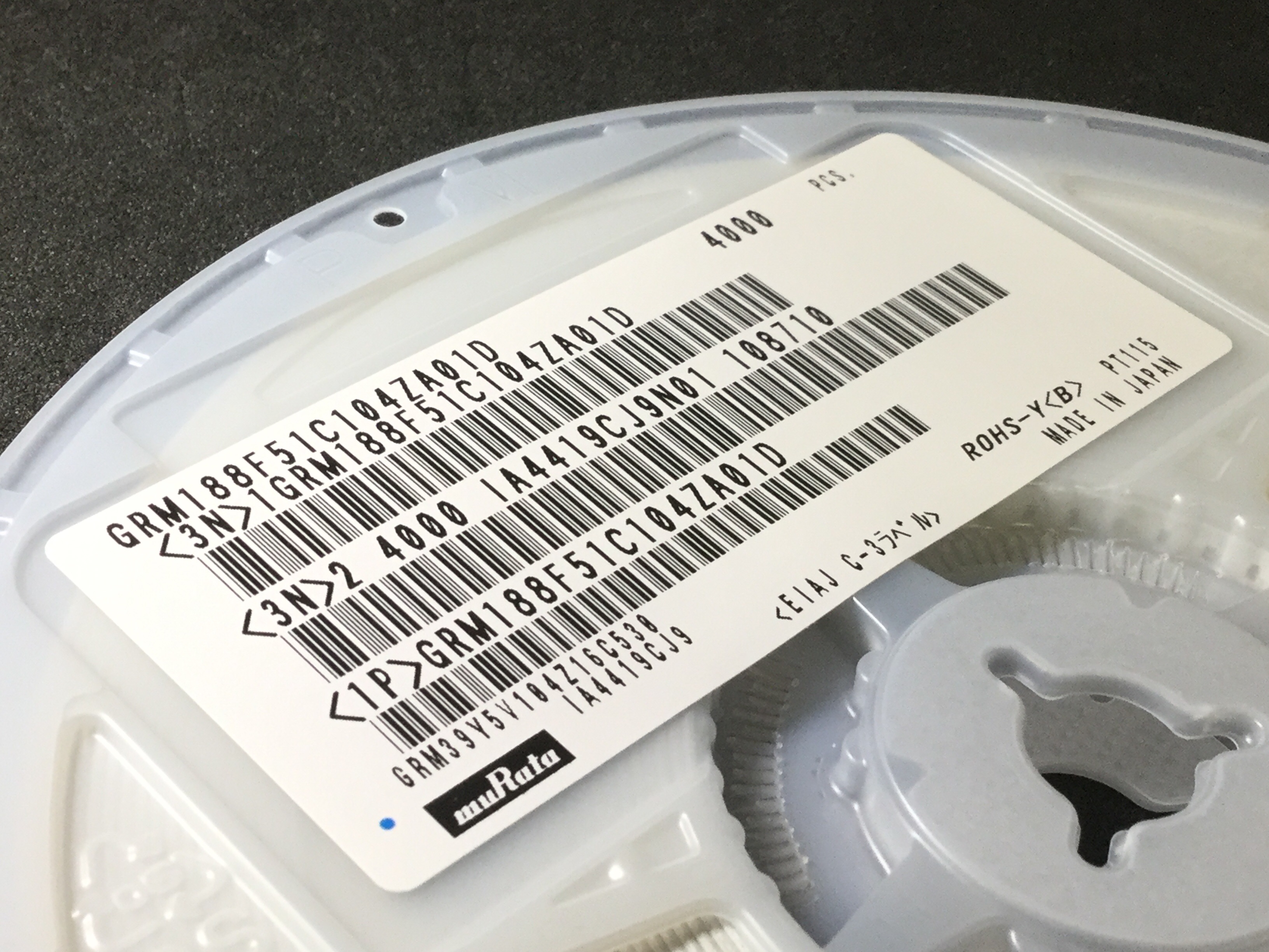 GRM188F51C104ZA01D