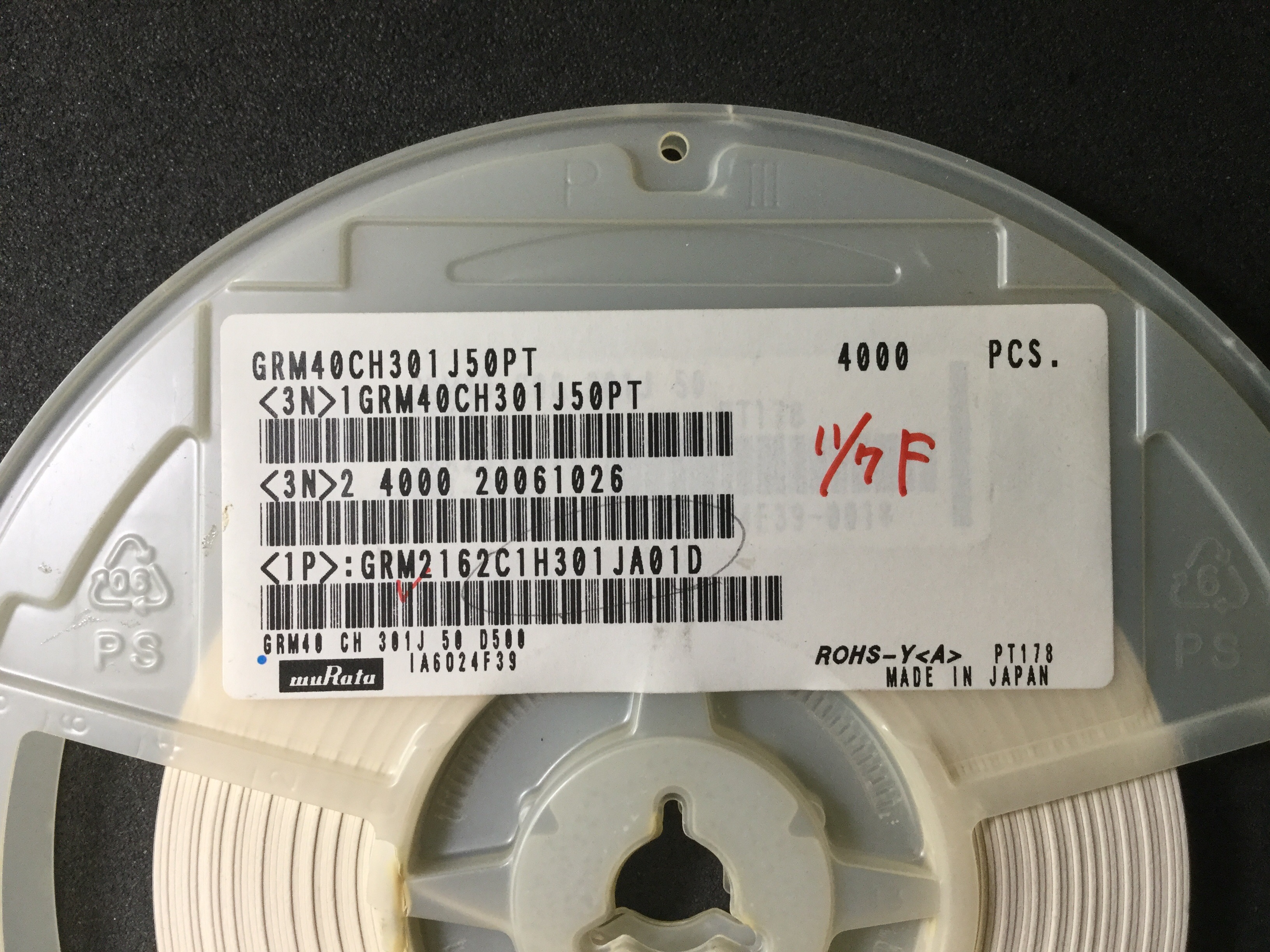 GRM2162C1H301JA01D