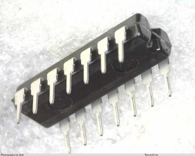 HD74HC09P
