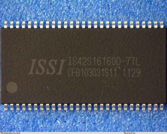 IS42S16160D-7TL