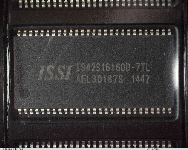 IS42S16160D-7TL