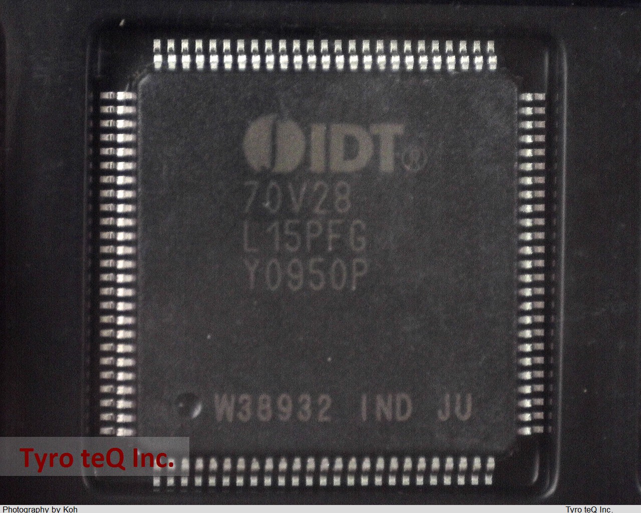 IDT70V28L15PFG