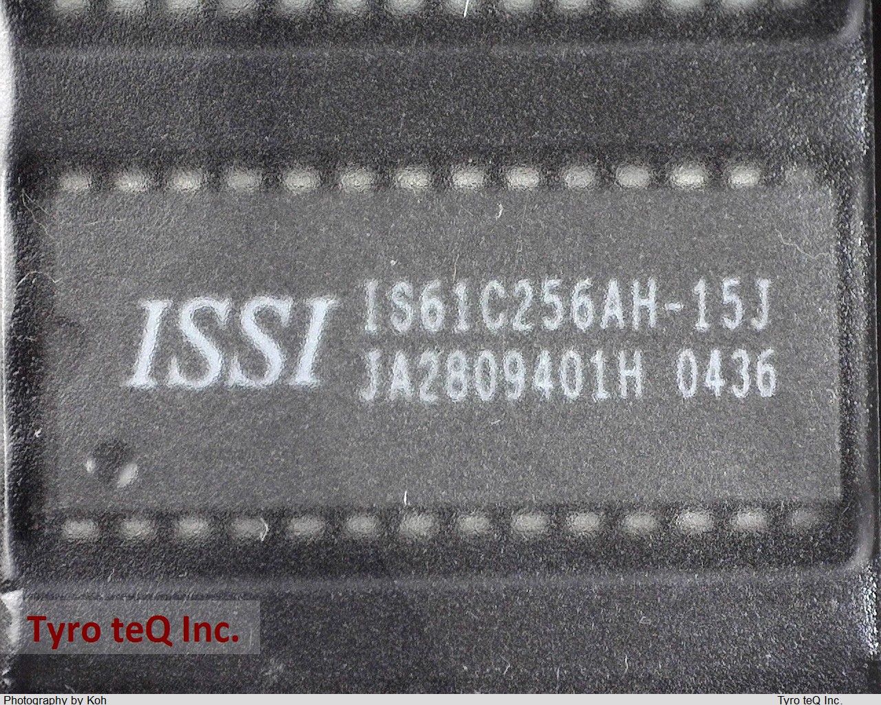 IS61C256AH-15J