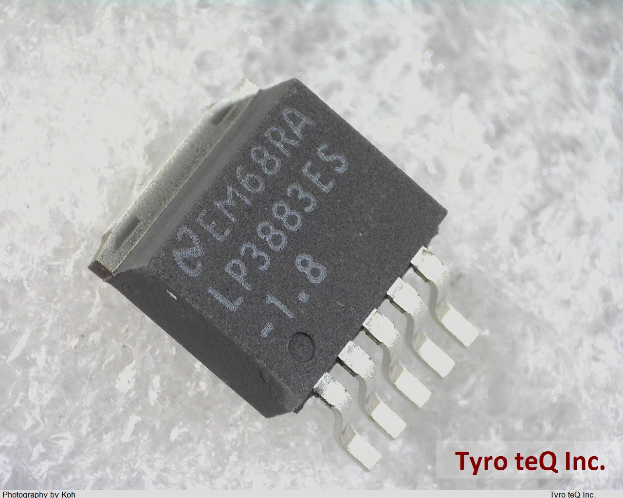 LP3883ES-1.8