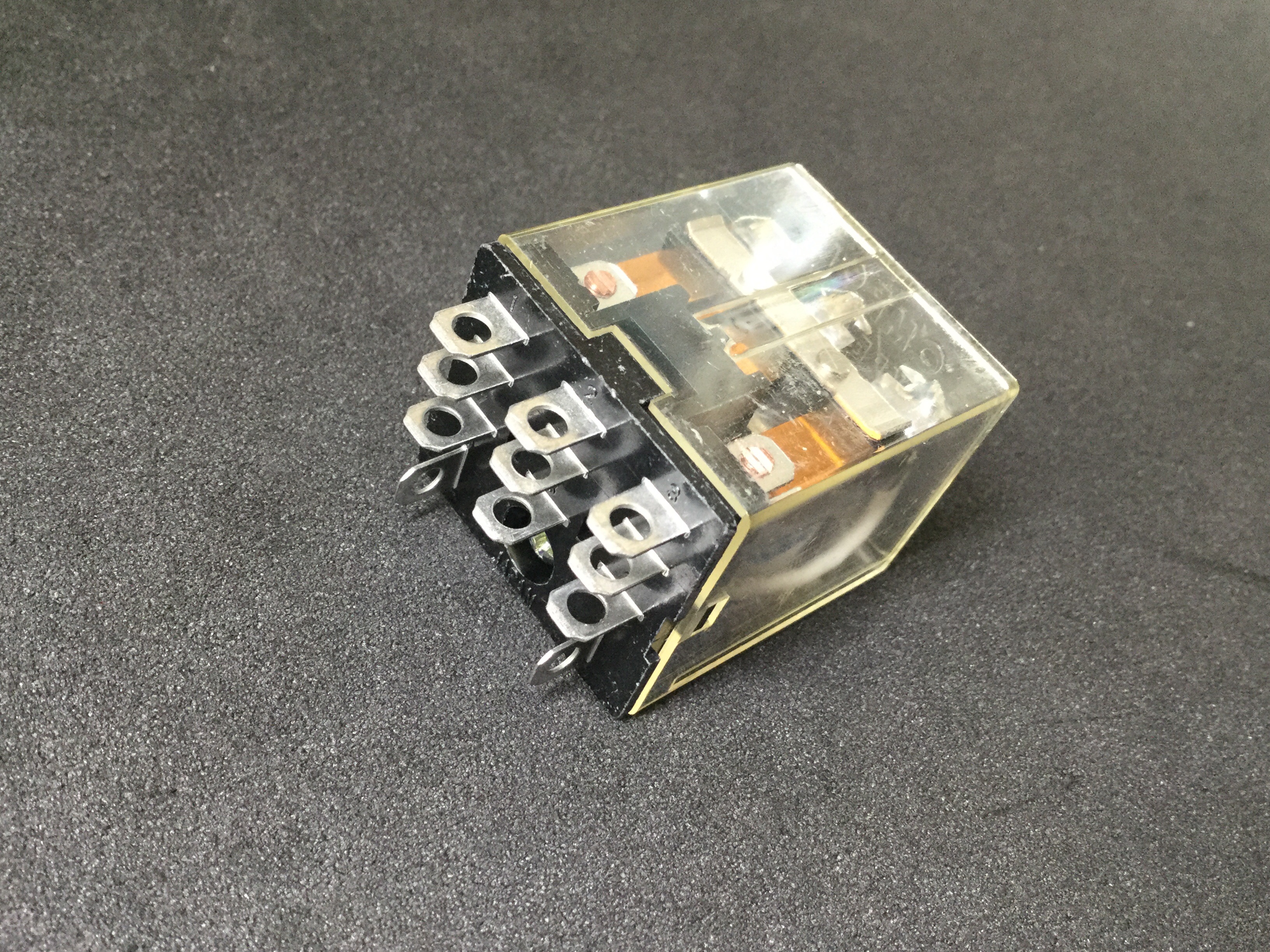 LY3 AC100/110