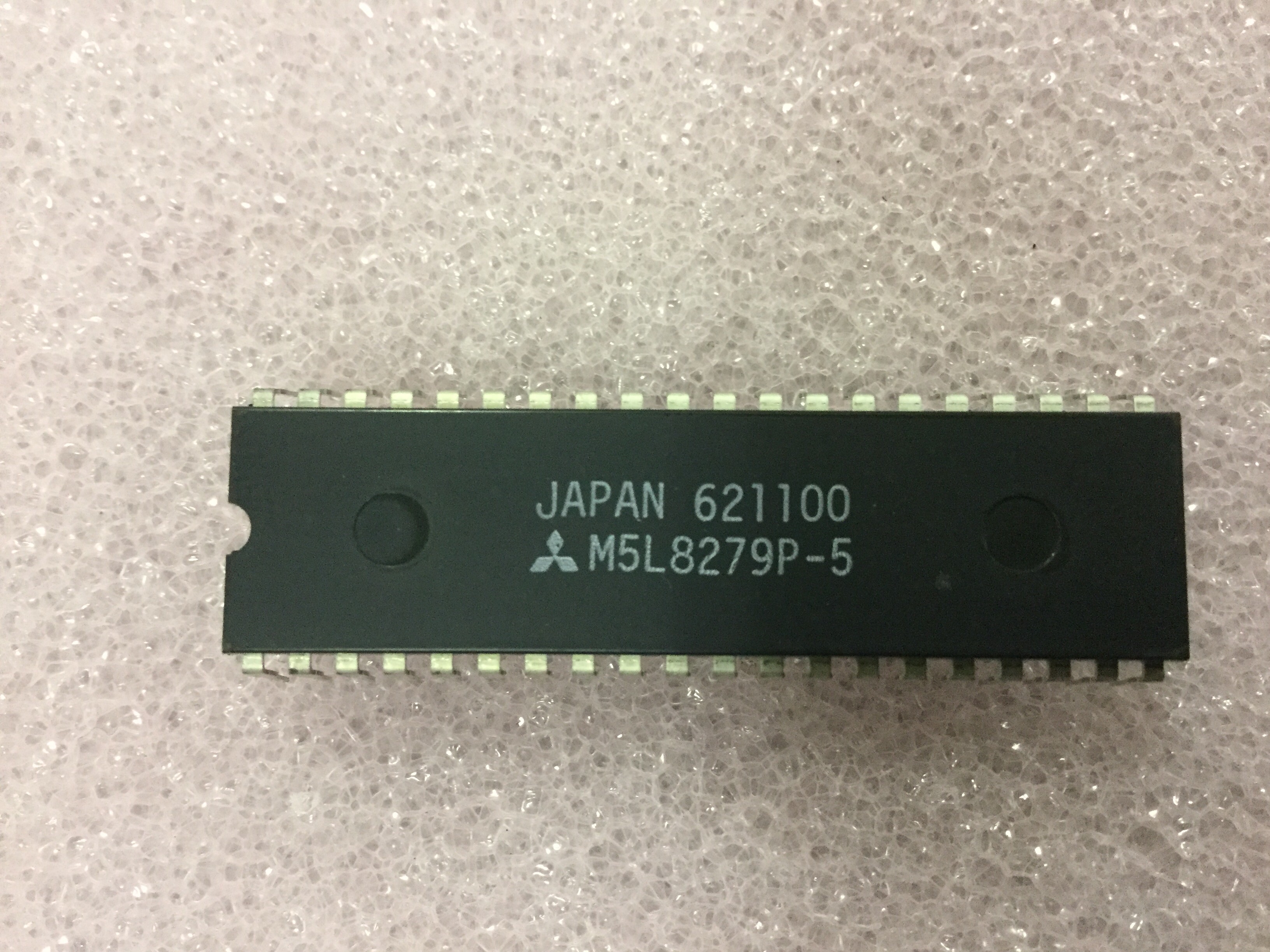 M5L8279P-5