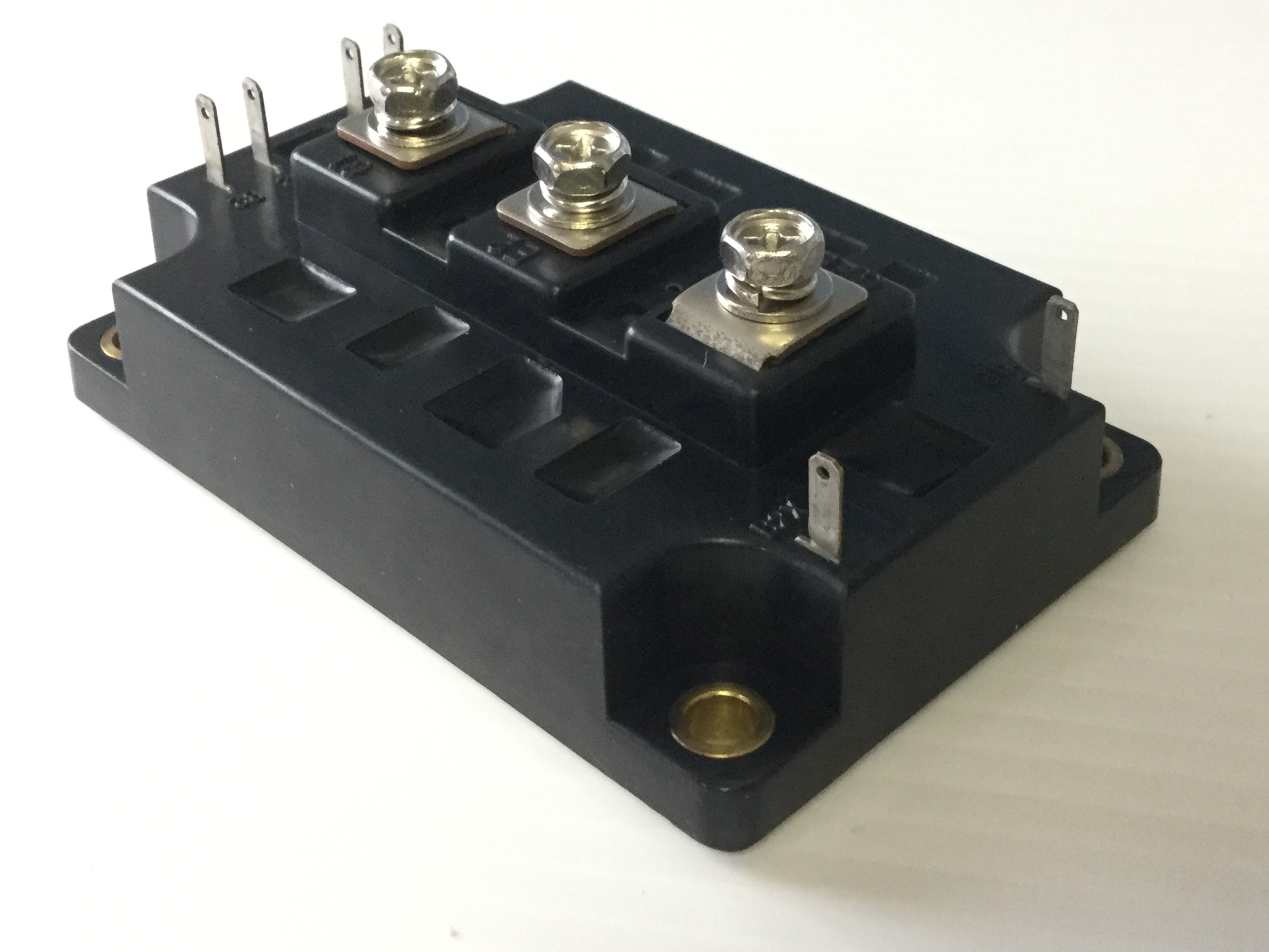 QM100DY-HK