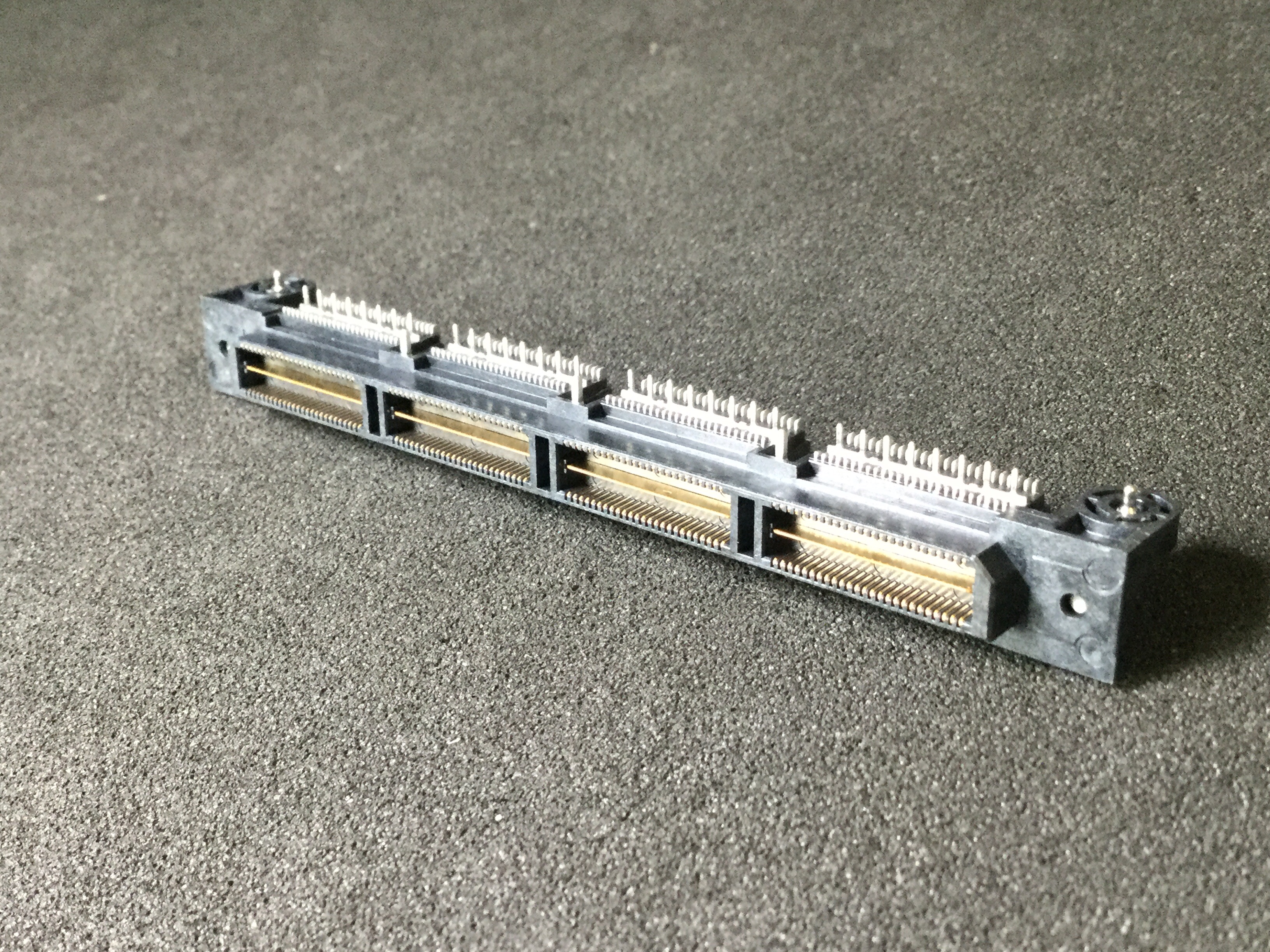 QTS-100-01-L-D-RA-WT-LS1