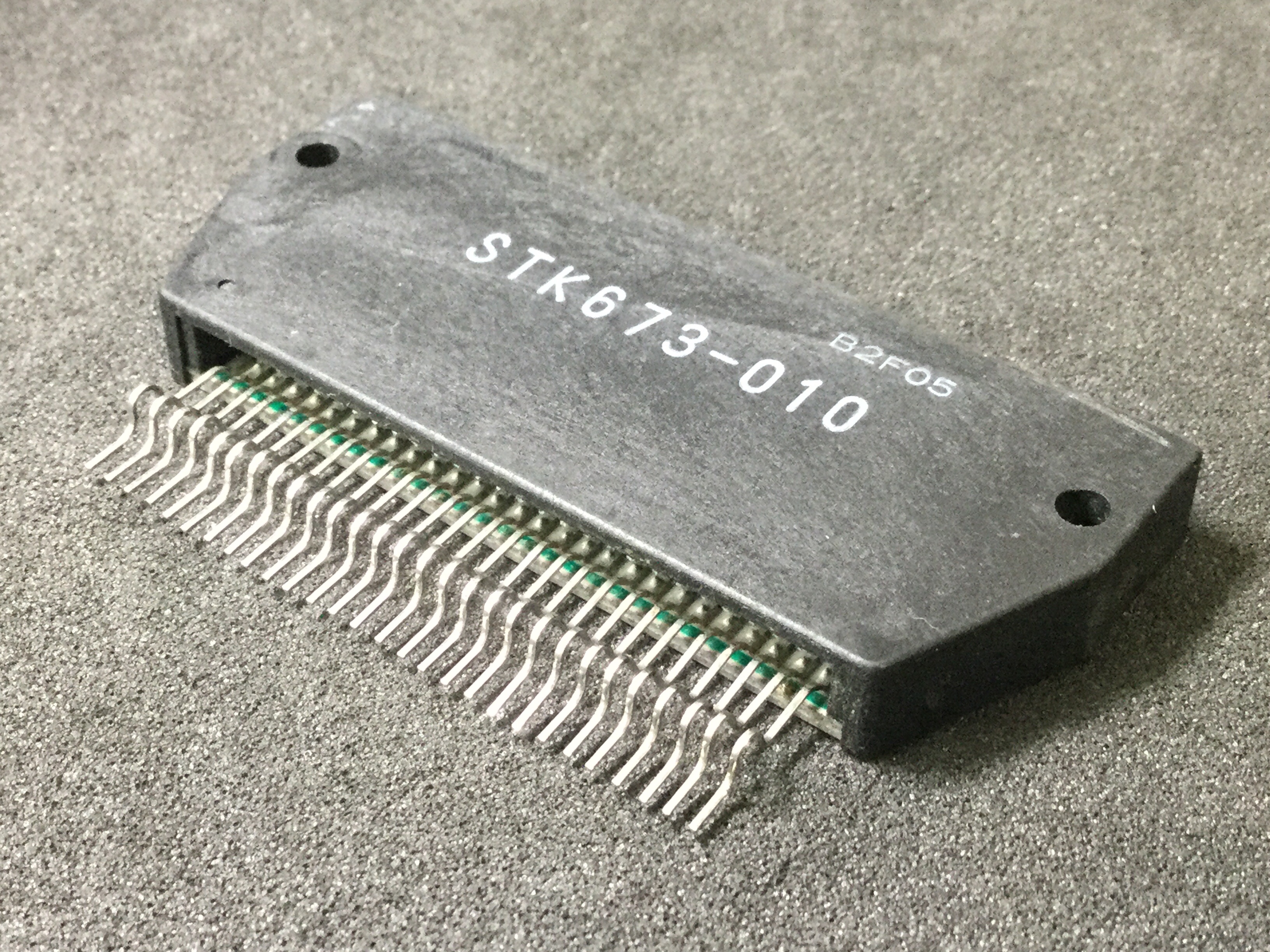 STK673-010