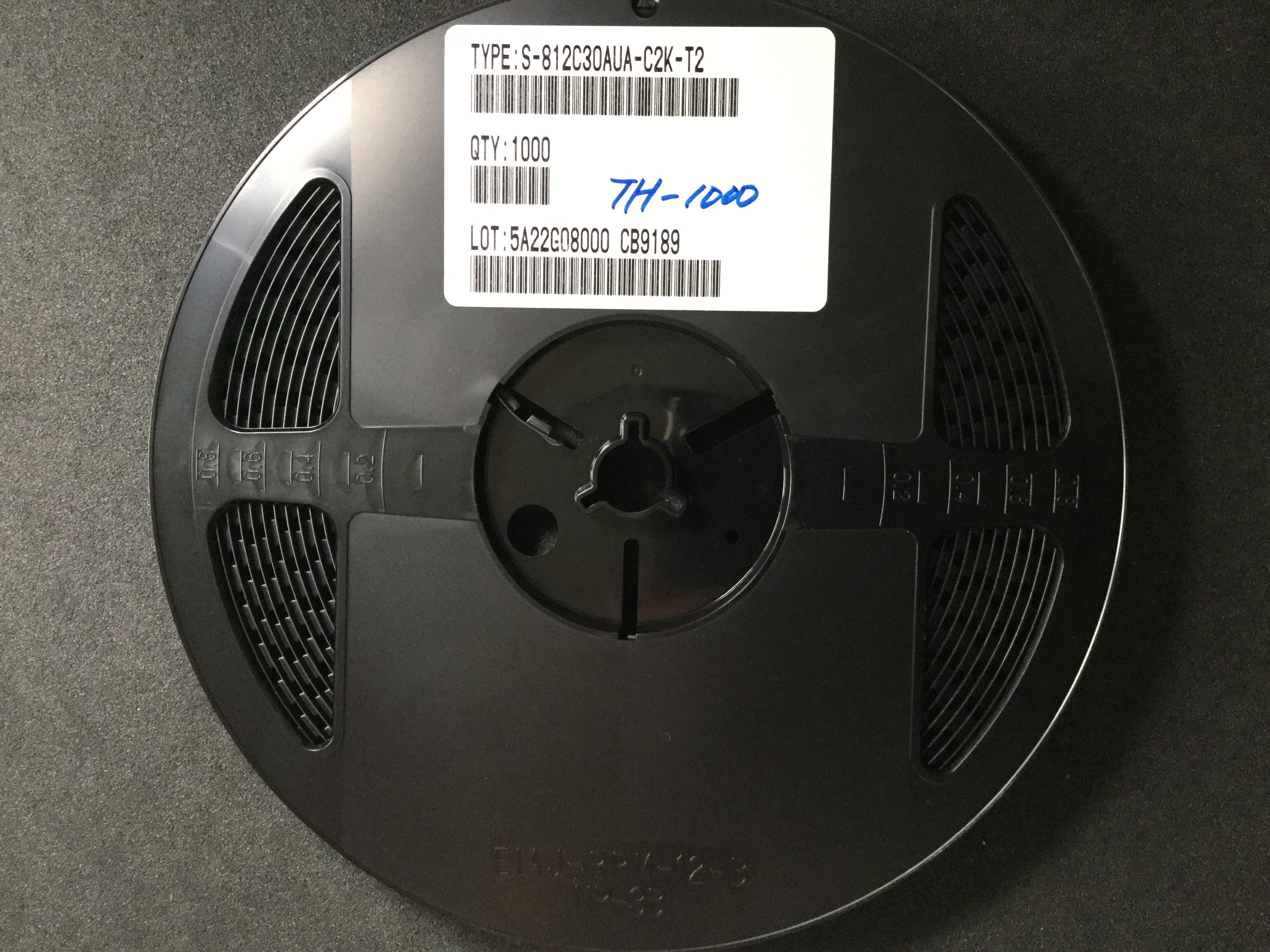 S-812C30AUA-C2K-T2