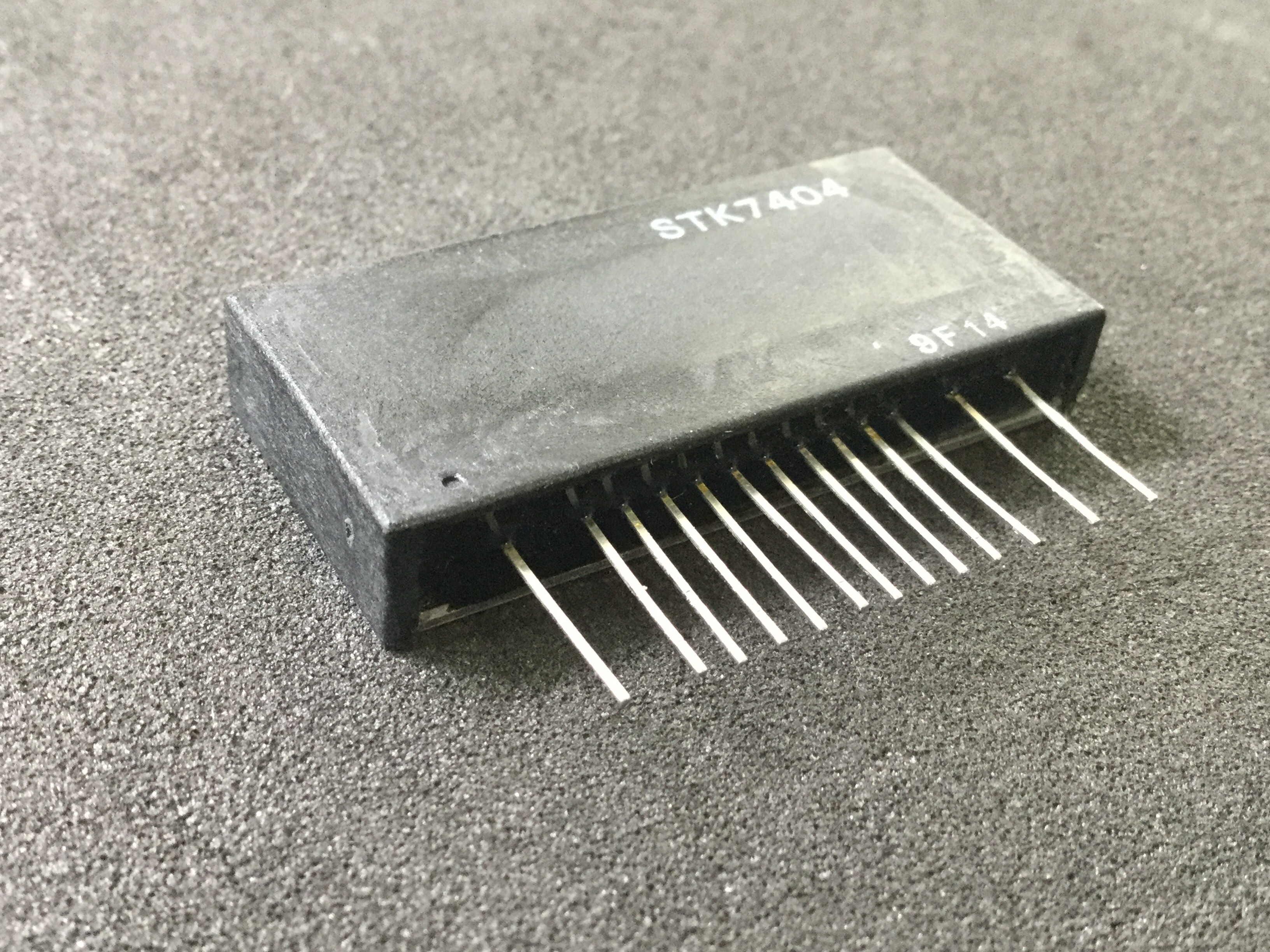 STK7404