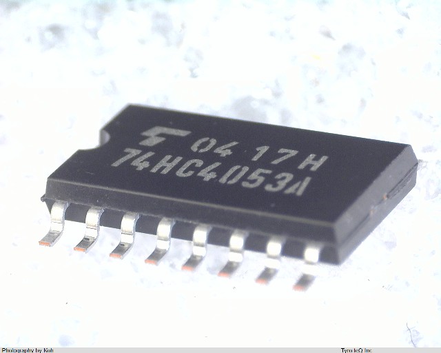 TC74HC4053AF
