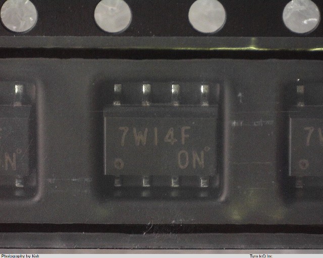 TC7W14F