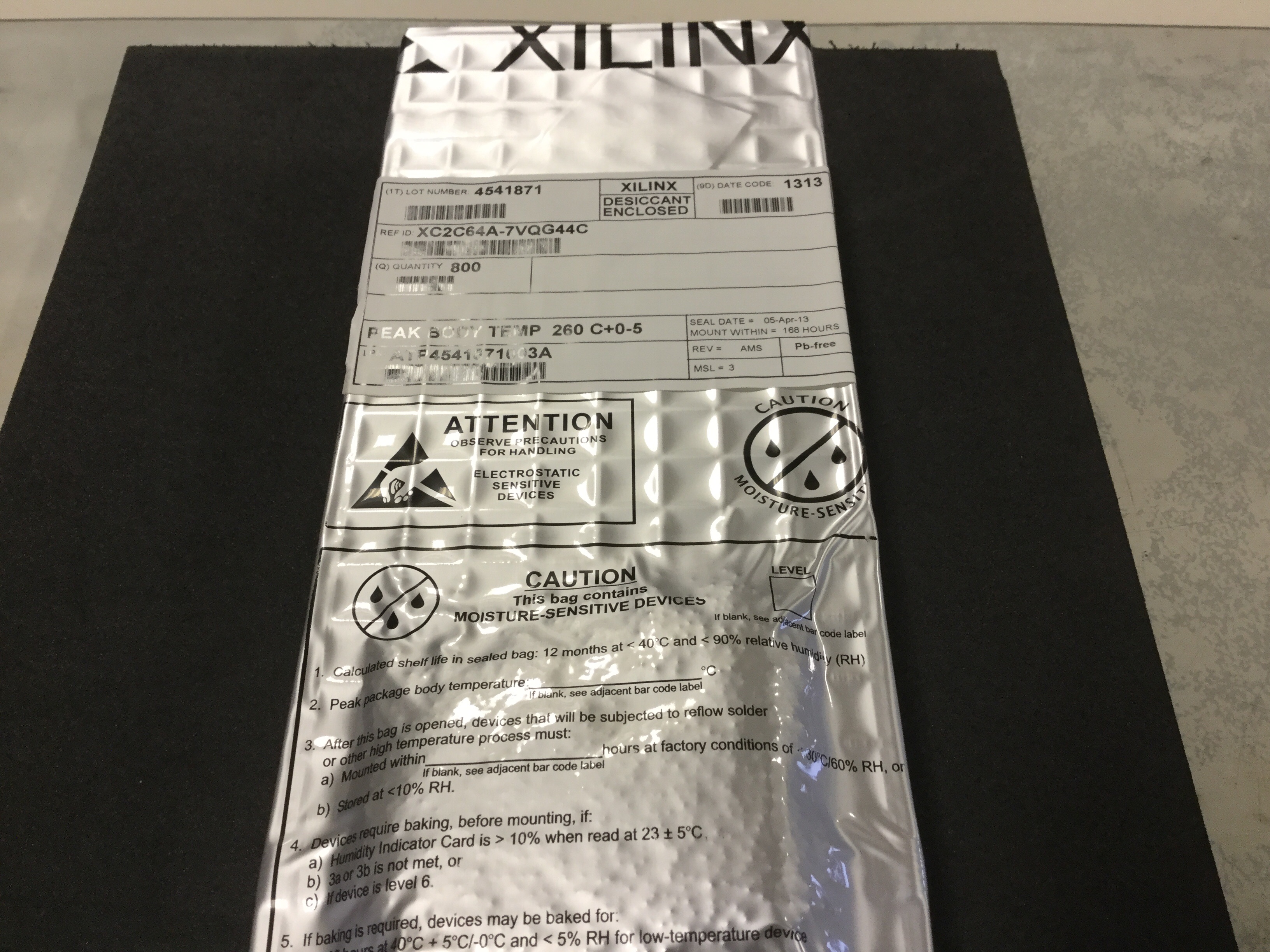 XC2C64A-7VQG44C
