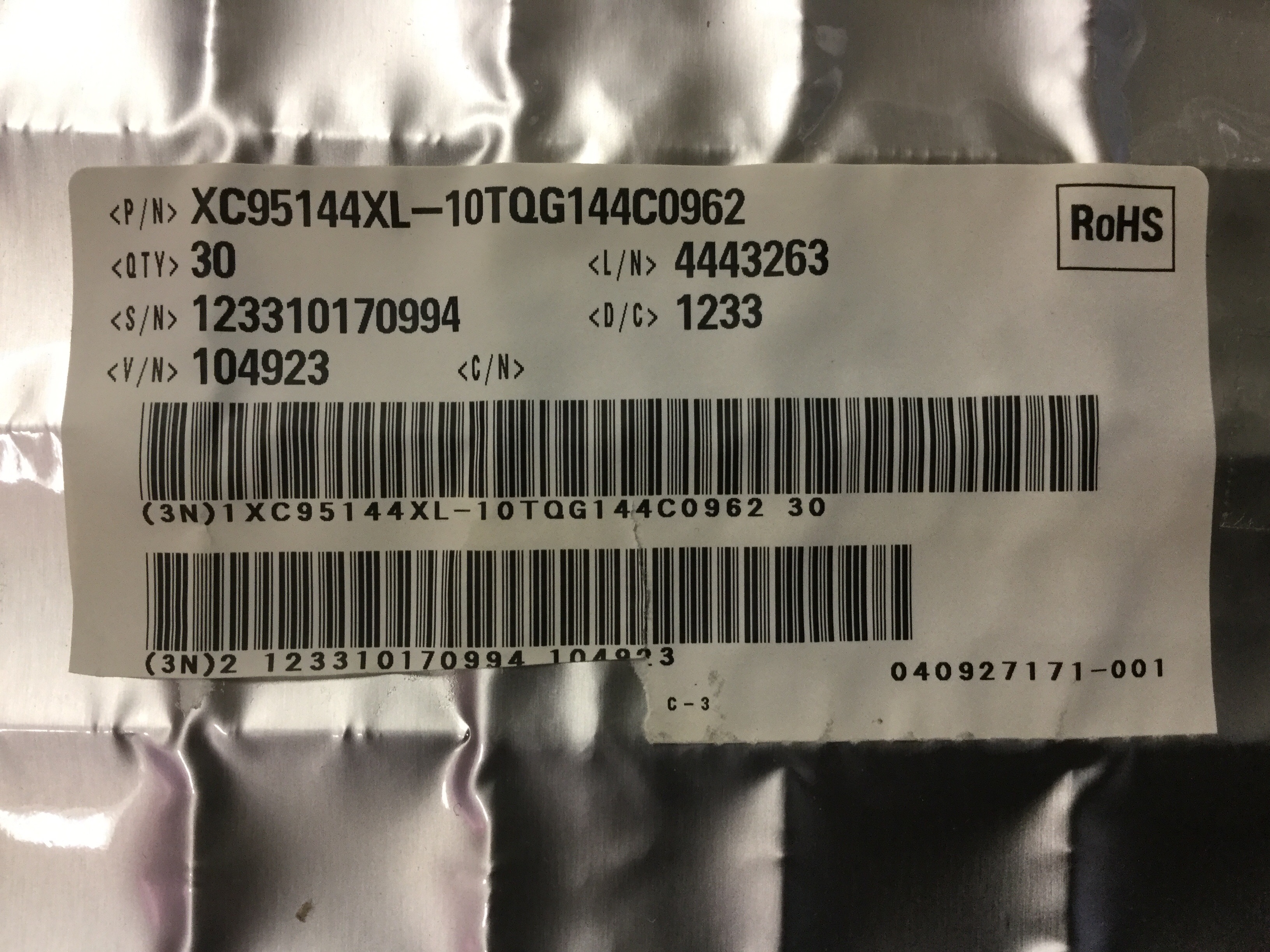XC95144XL-10TQG144C0962