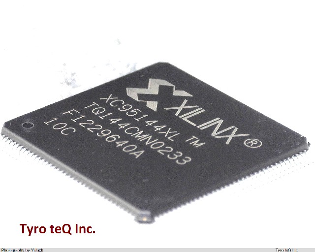 XC95144XL-10TQ144C0768