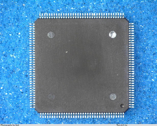 XCS10-3TQ144C