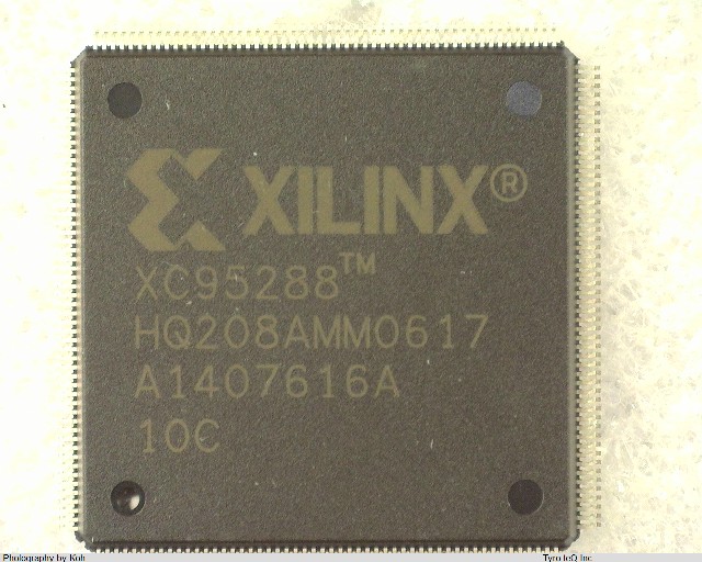 XC95288-10HQ208C
