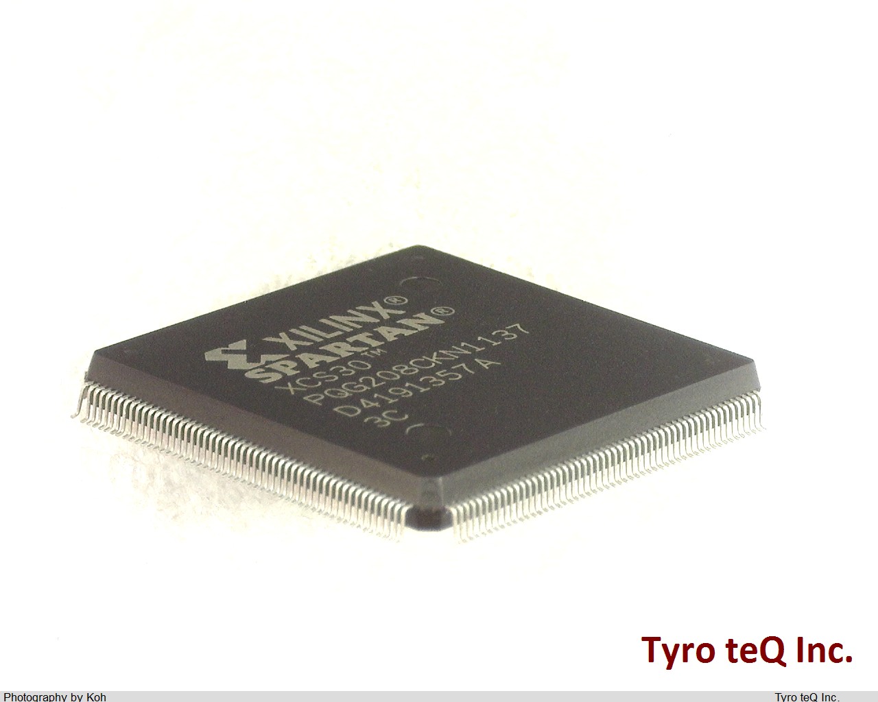XCS30-3PQ208C