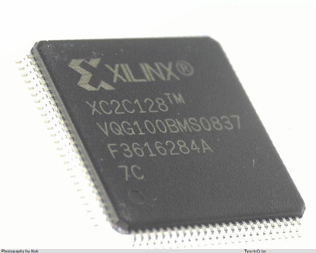 XC2C128-7VQG100C