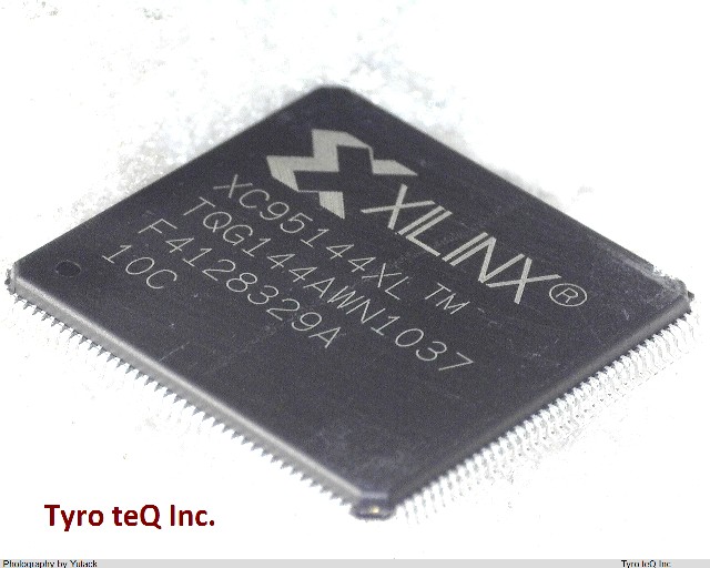 XC95144XL-10TQG144C