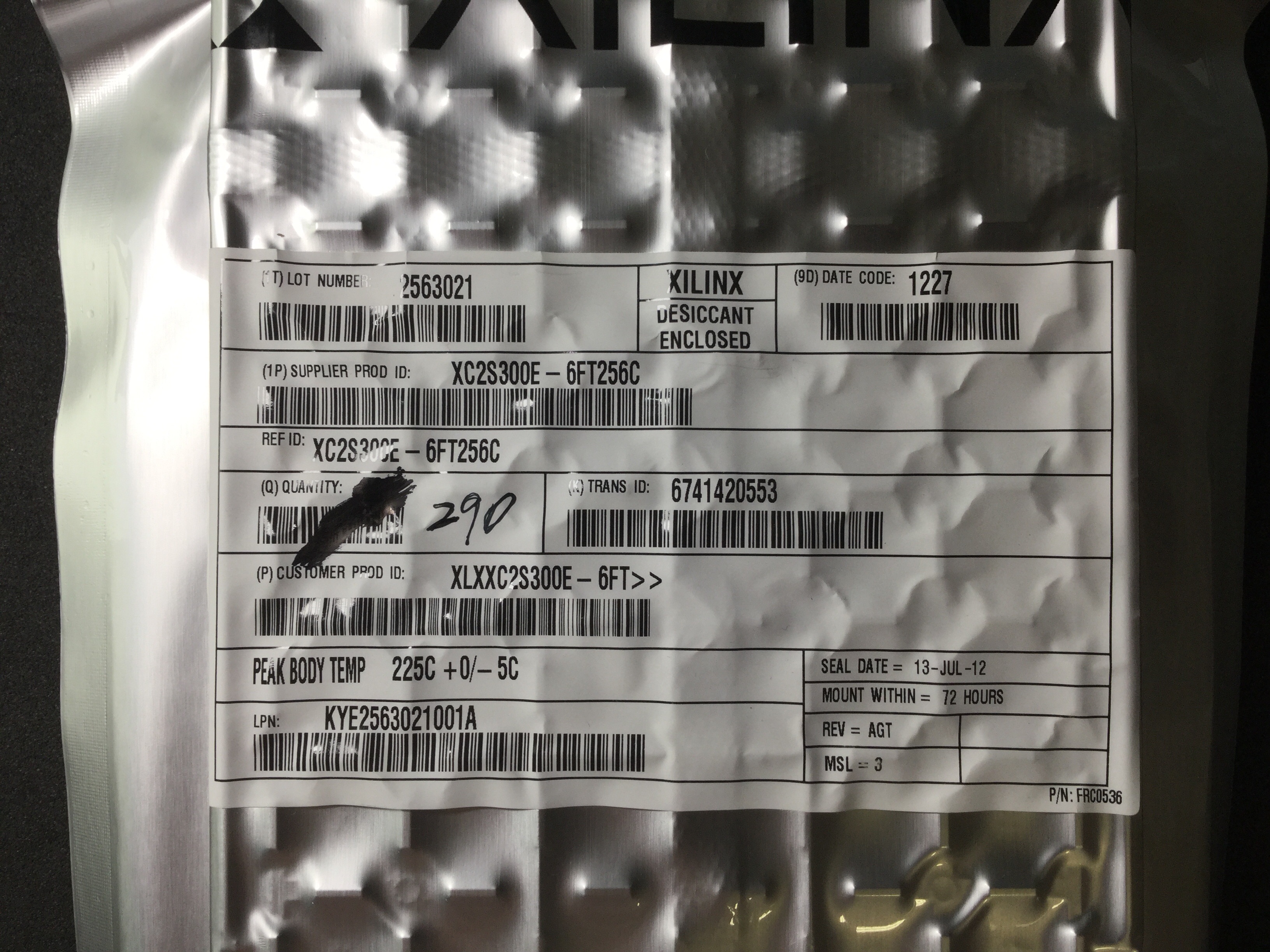 XC2S300E-6FTG256C
