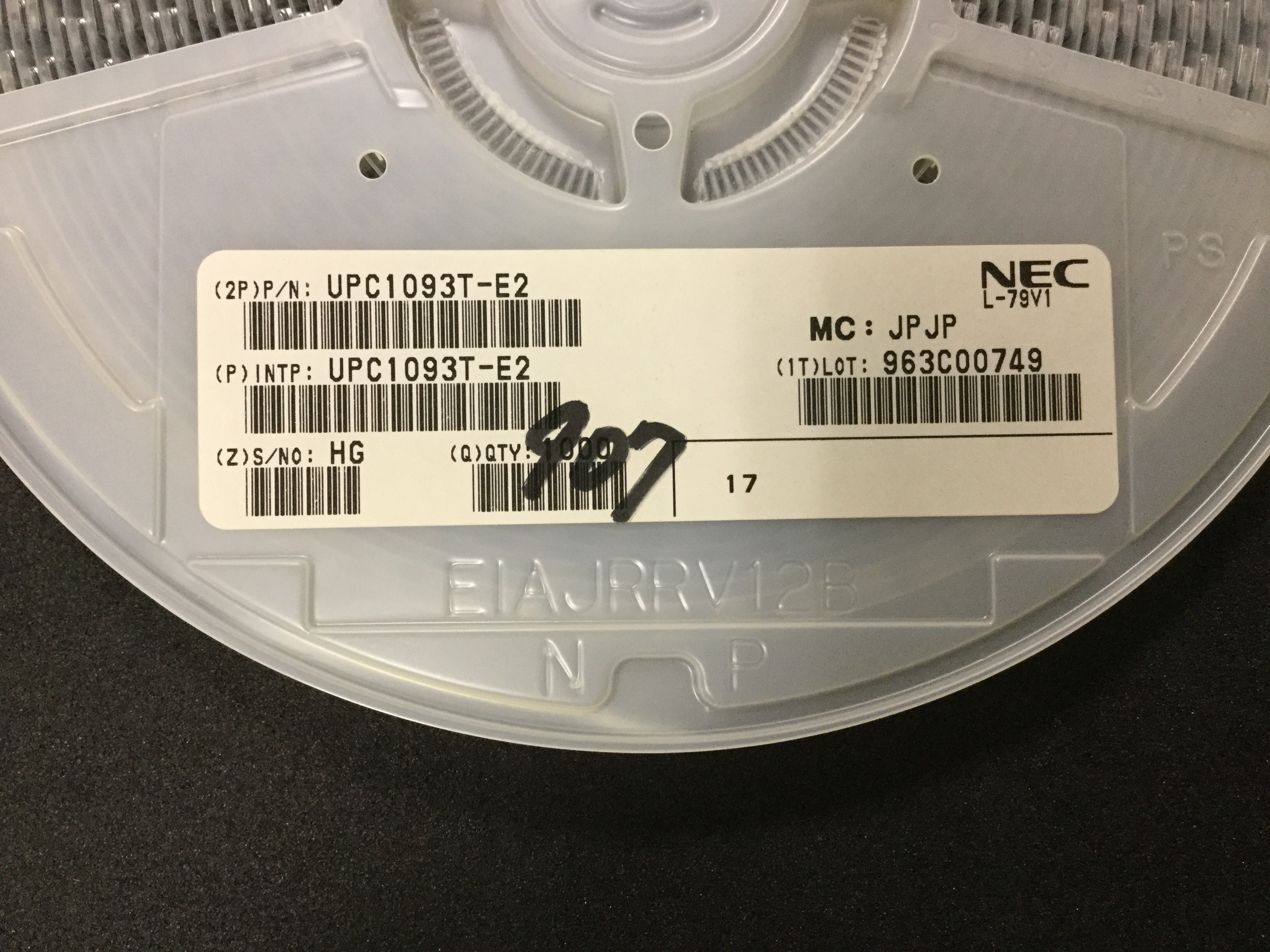 UPC1093T-E2