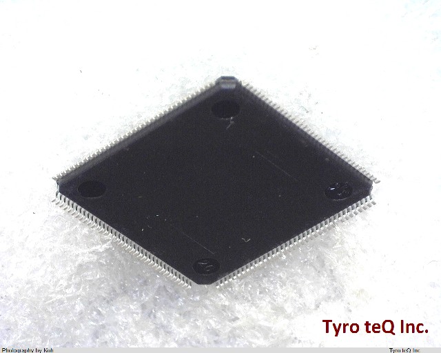 XCS10-3TQ144C
