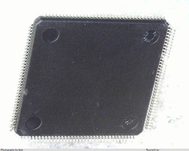 XC95144XL-10TQ144C