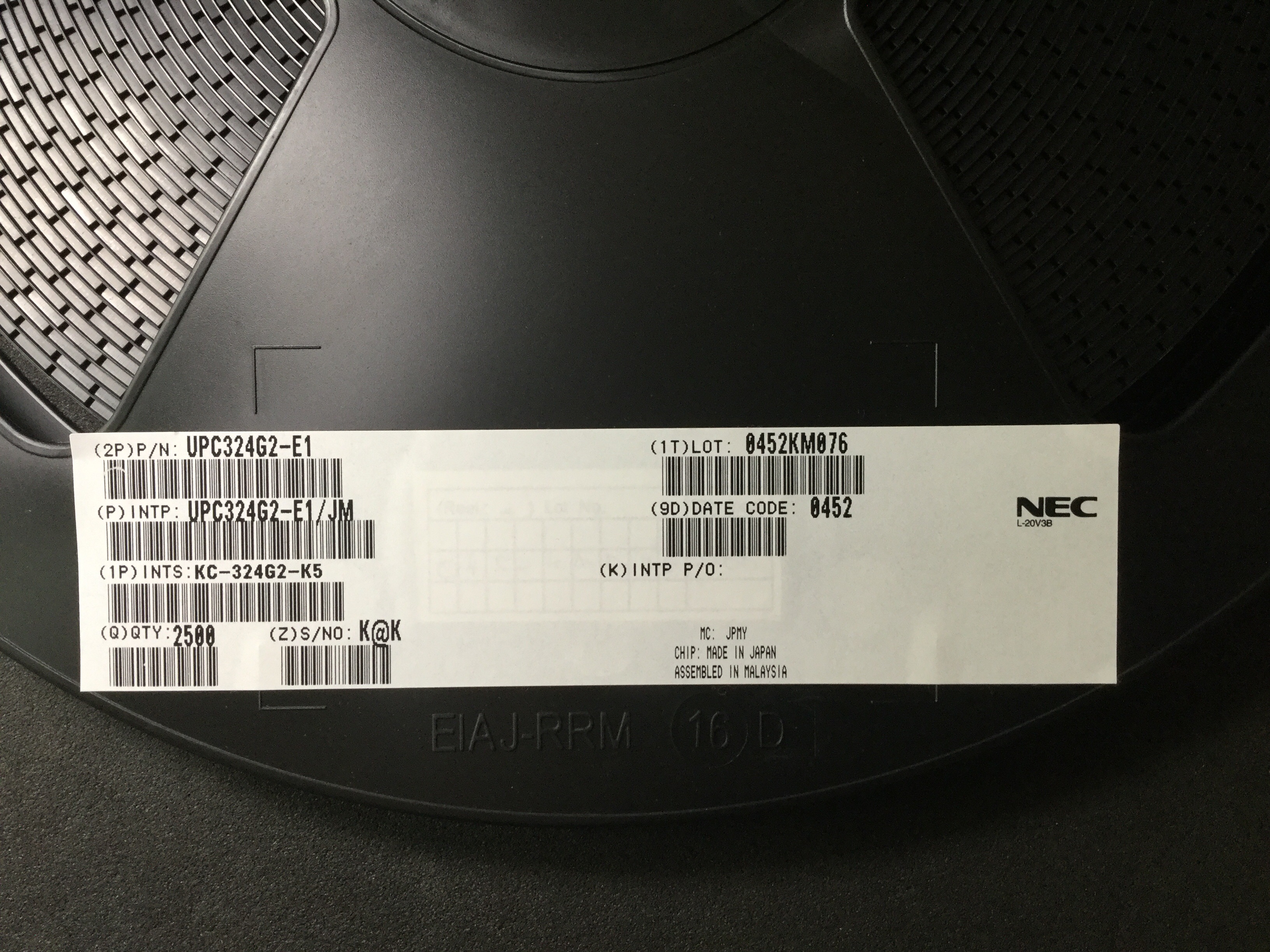 UPC324G2-E1