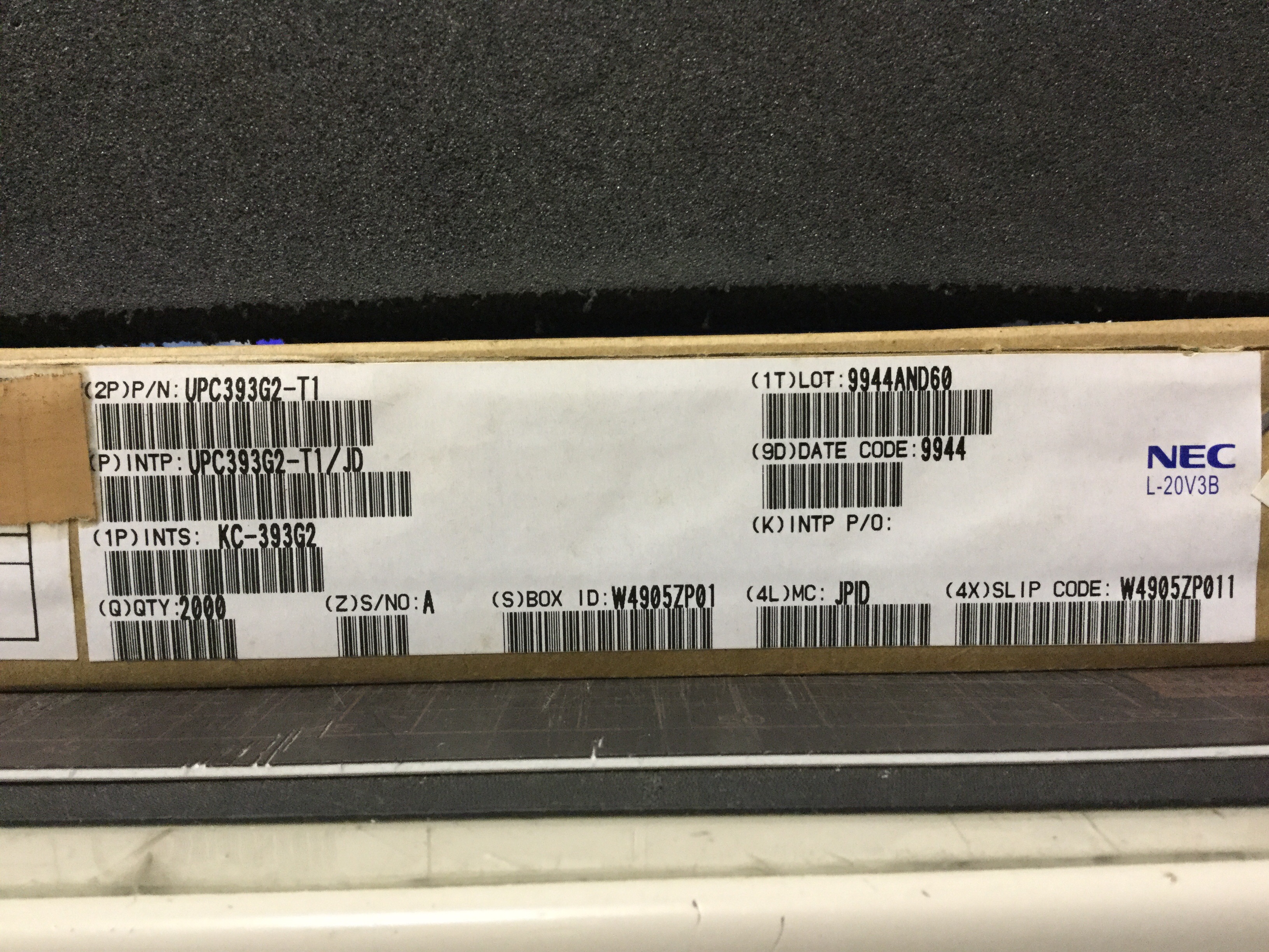 UPC393G2-T1