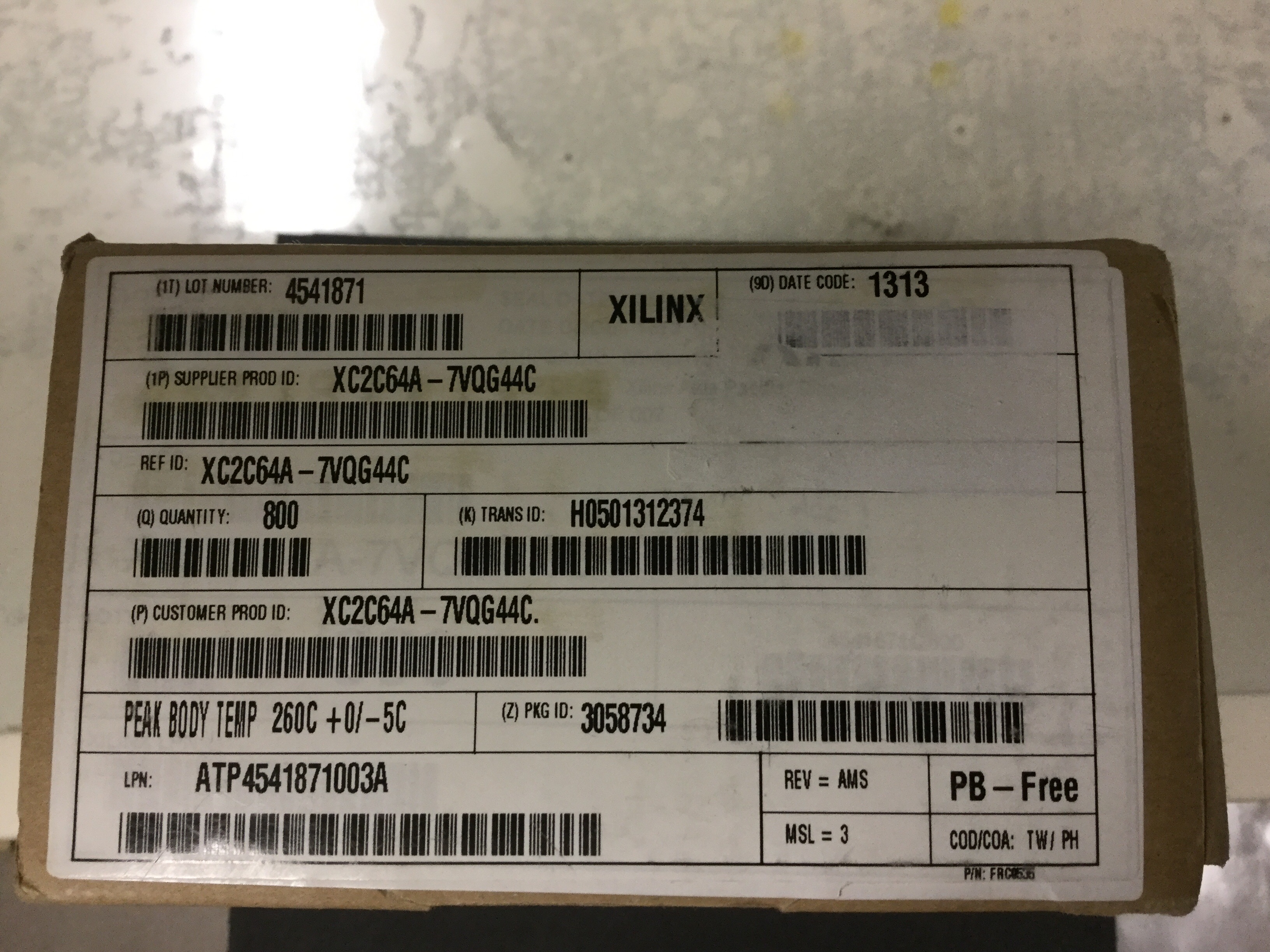 XC2C64A-7VQG44C