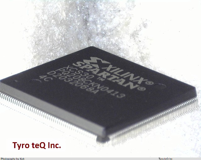 XCS30-4PQ208C
