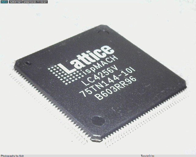 LC4256V-75TN144C