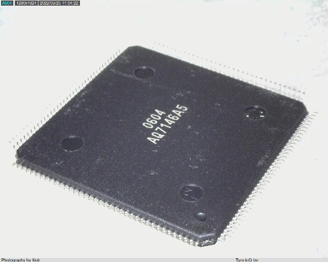 LC4256V-75TN144C